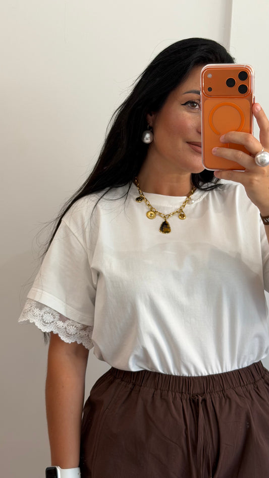 T-SHIRT BRANCA COM RENDA